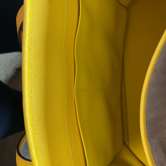 Michael Kors Jet Set Saffiano Tote Yellow - Picture 6 of 9